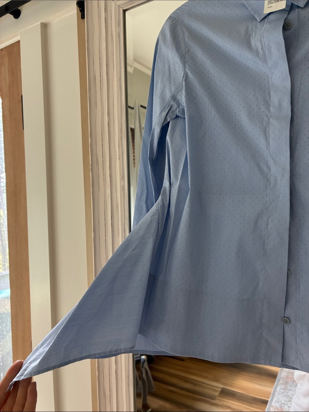 ✨CLOSET CLEAROUT✨Akris Punto dot poplin button-down with side inserts Size 4 - Picture 2 of 8